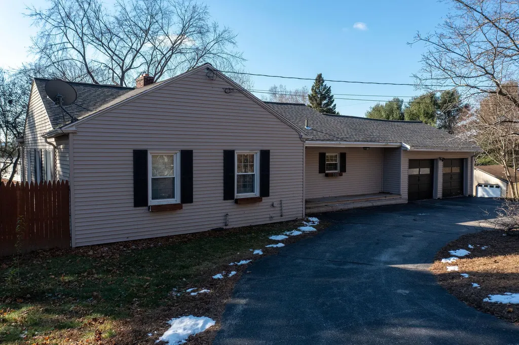 326 Lake Street Auburn ME 04210