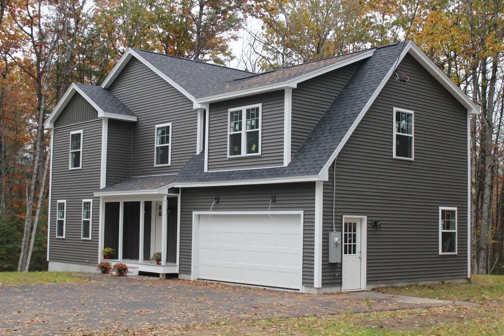 8 Memory Lane New Gloucester ME 04260