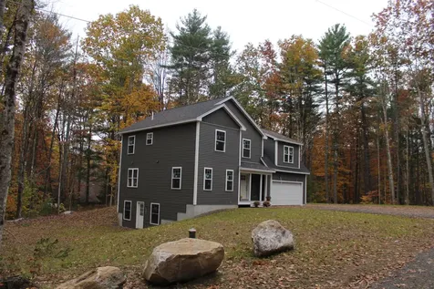 8 Memory Lane New Gloucester ME 04260