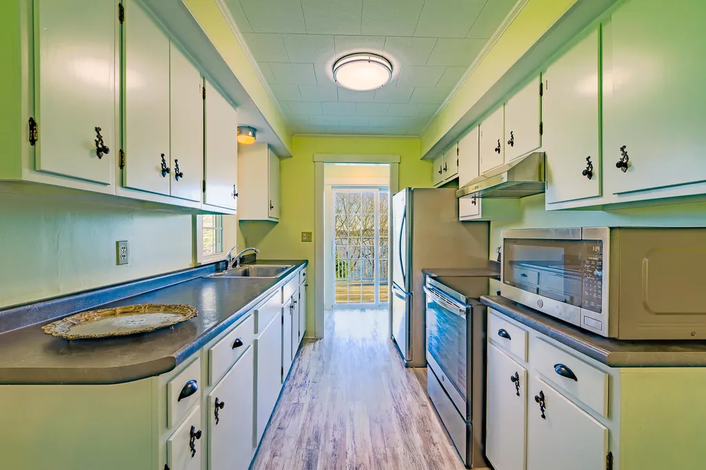 93 Sunrise Terrace Thomaston ME 04861