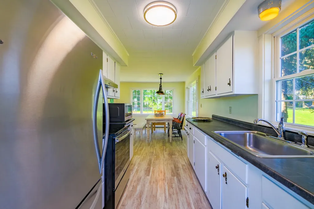 93 Sunrise Terrace Thomaston ME 04861