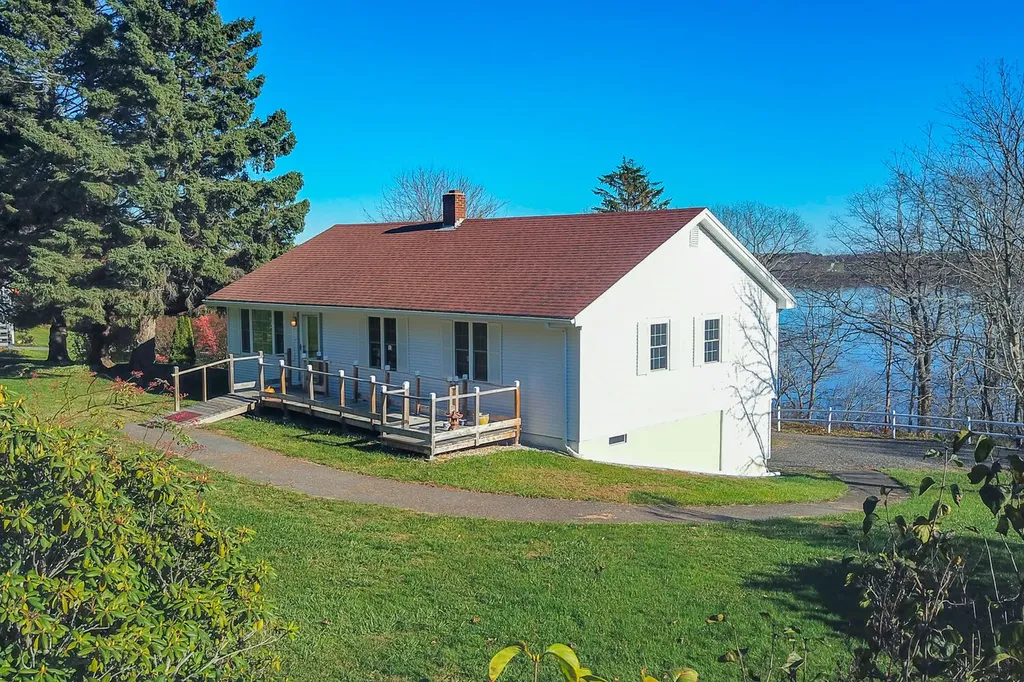 93 Sunrise Terrace Thomaston ME 04861