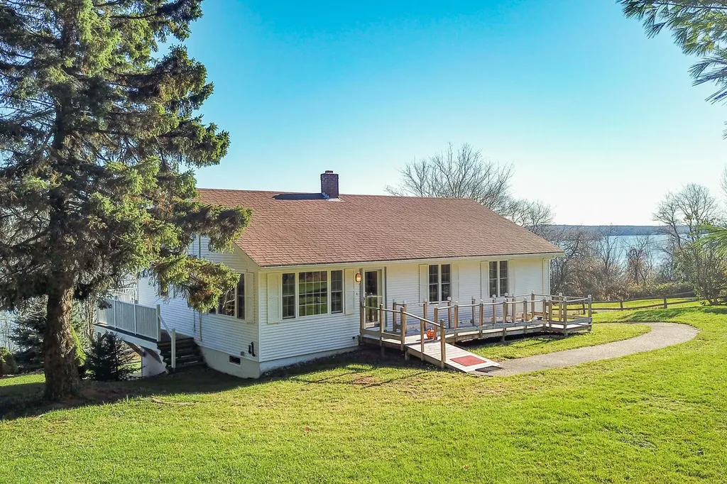 93 Sunrise Terrace Thomaston ME 04861