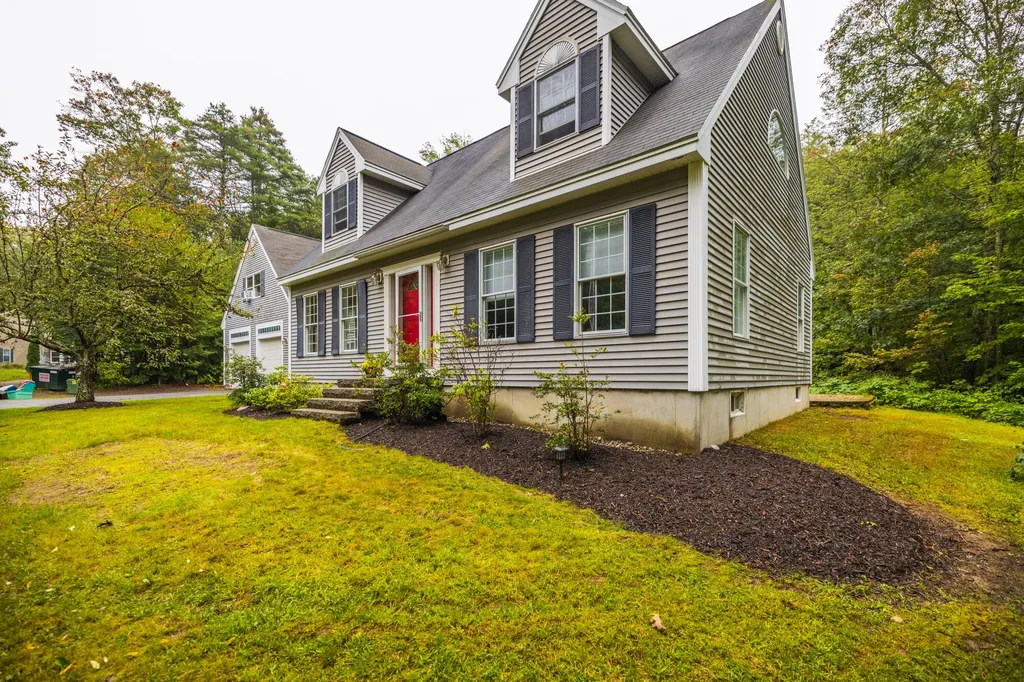9 Emily Street Topsham ME 04086