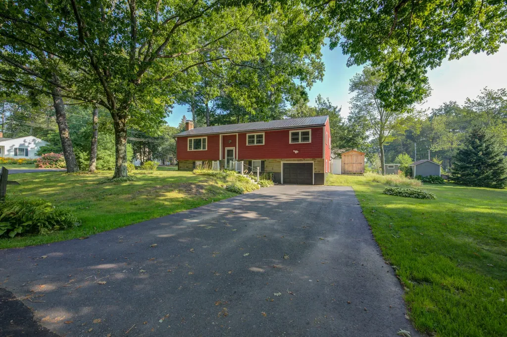 2 Thomas Avenue Topsham ME 04086