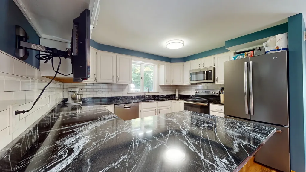 18 Beech Hill Road Freeport ME 04032