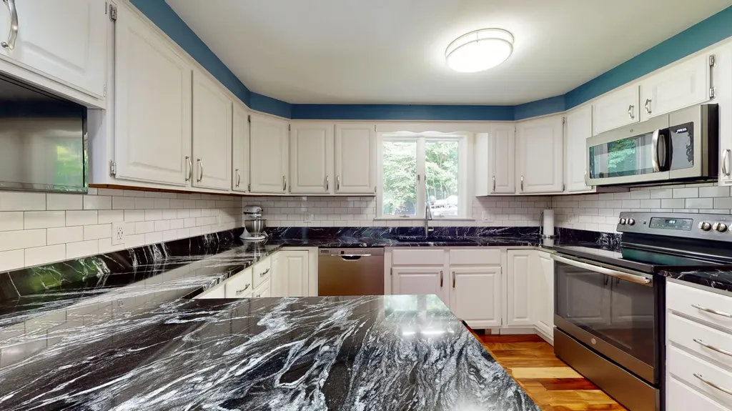 18 Beech Hill Road Freeport ME 04032
