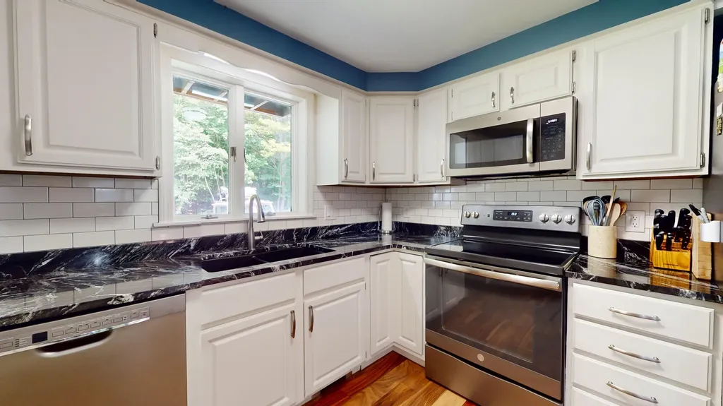 18 Beech Hill Road Freeport ME 04032