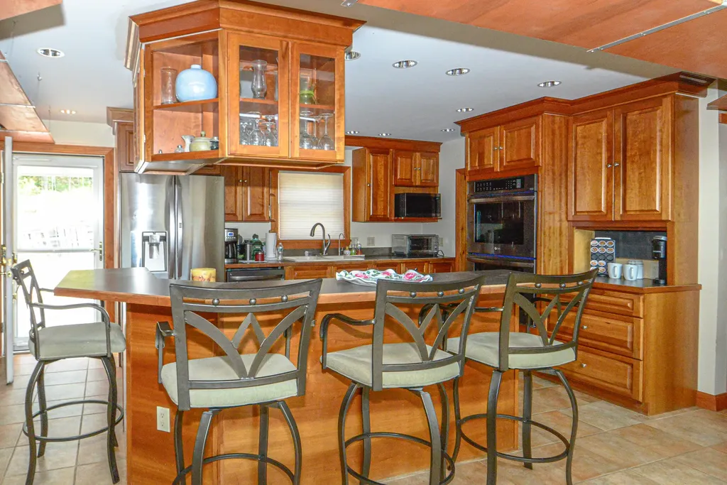 33 Daggett Drive Raymond ME 04071