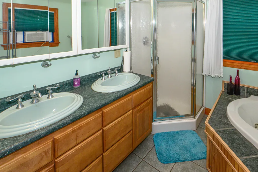 33 Daggett Drive Raymond ME 04071