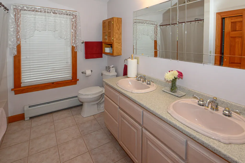 33 Daggett Drive Raymond ME 04071