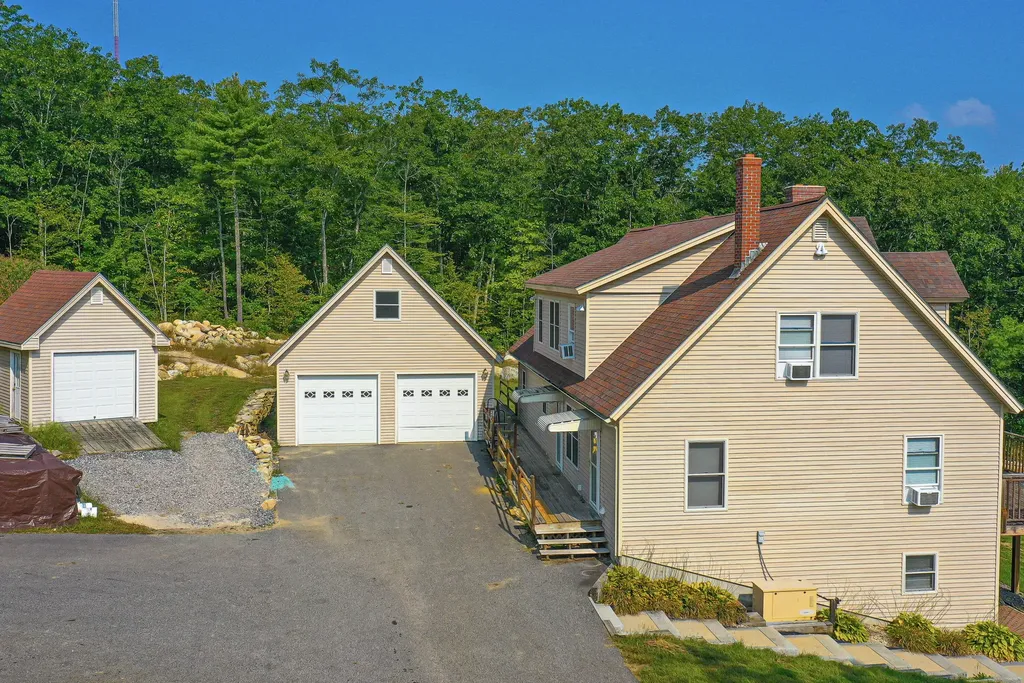 33 Daggett Drive Raymond ME 04071