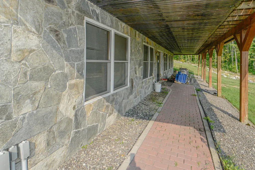 33 Daggett Drive Raymond ME 04071