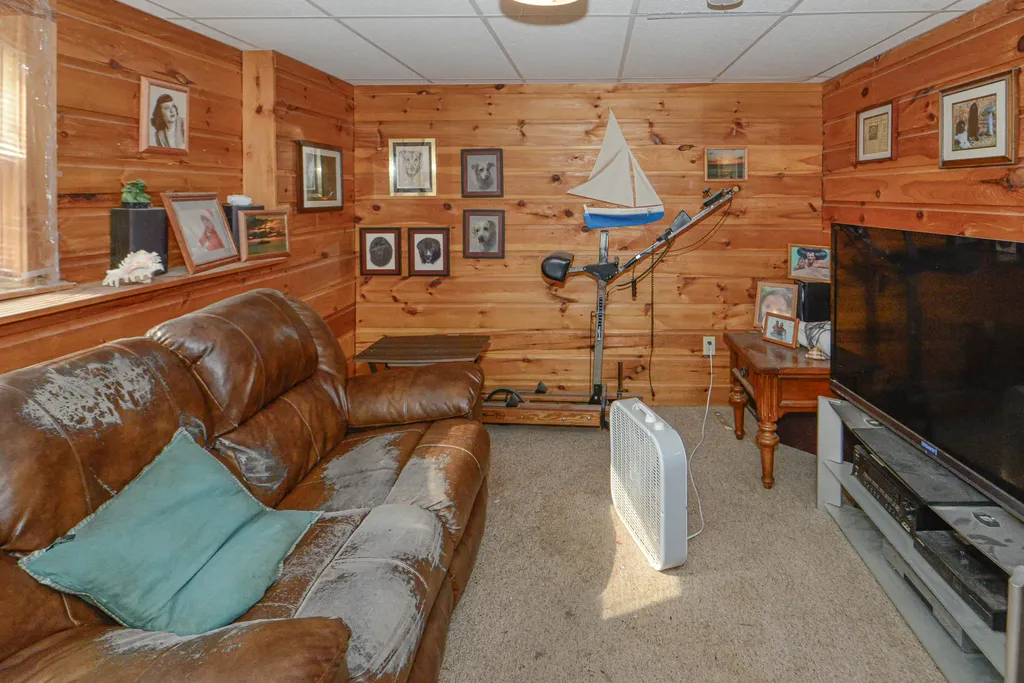 33 Daggett Drive Raymond ME 04071