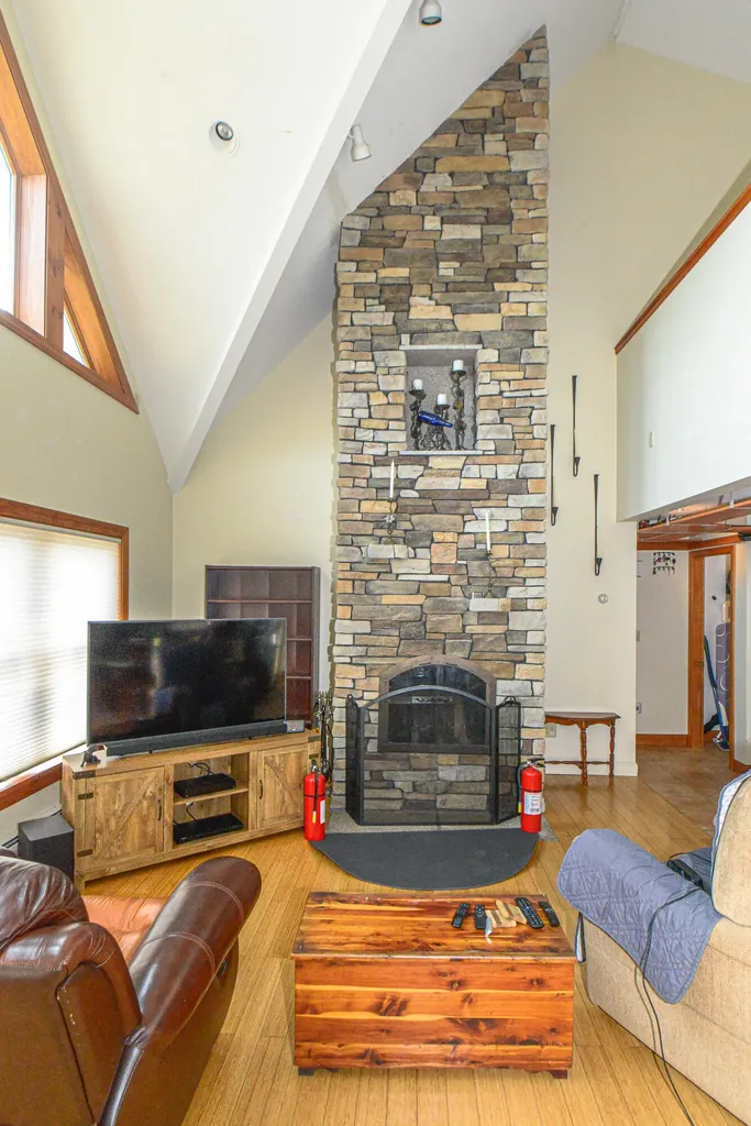 33 Daggett Drive Raymond ME 04071