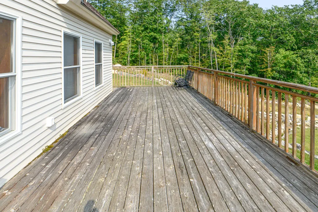 33 Daggett Drive Raymond ME 04071