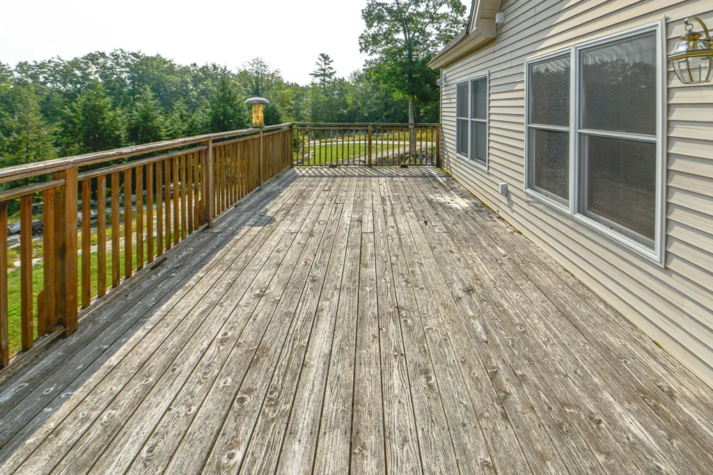 33 Daggett Drive Raymond ME 04071