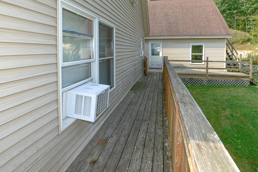 33 Daggett Drive Raymond ME 04071