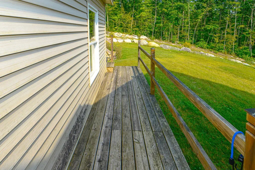 33 Daggett Drive Raymond ME 04071