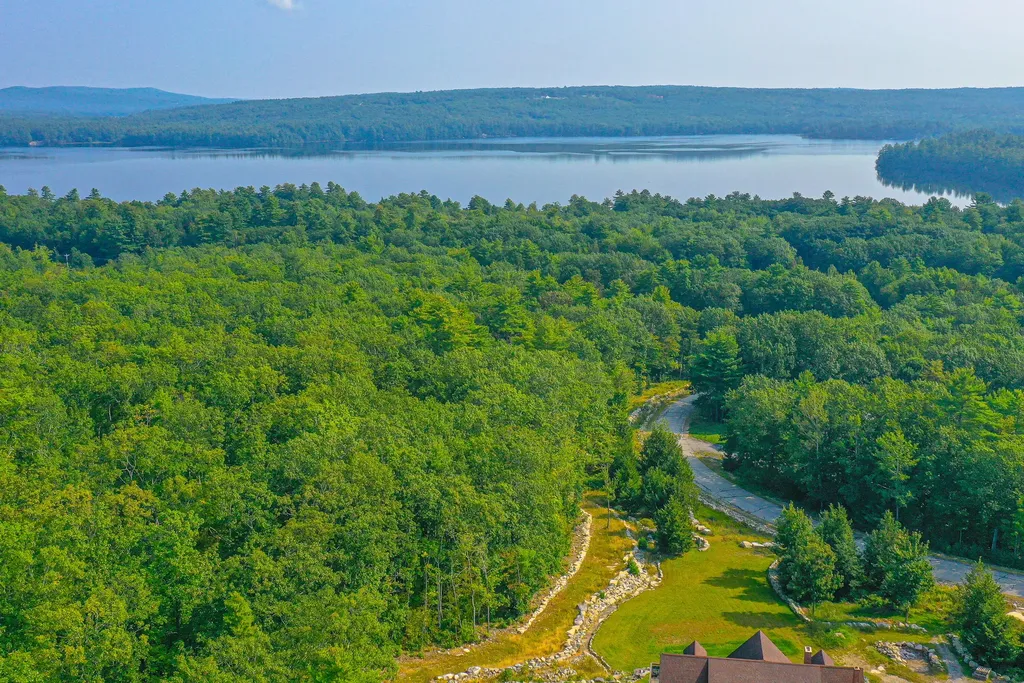 33 Daggett Drive Raymond ME 04071