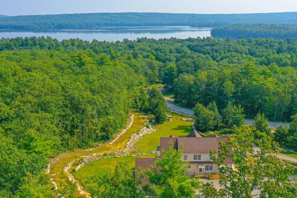 33 Daggett Drive Raymond ME 04071