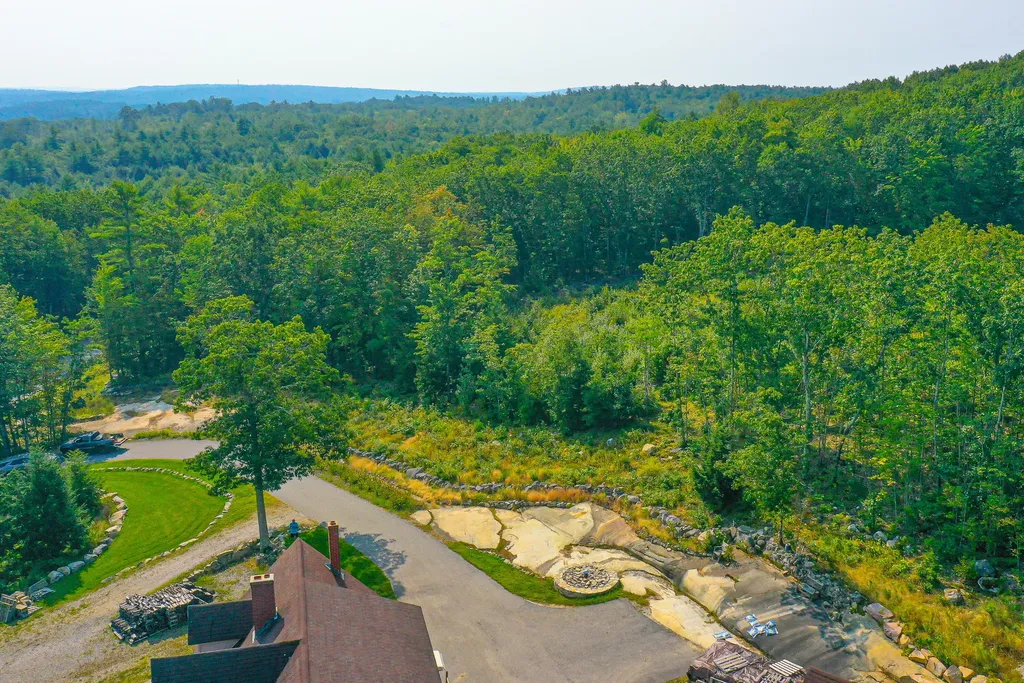33 Daggett Drive Raymond ME 04071