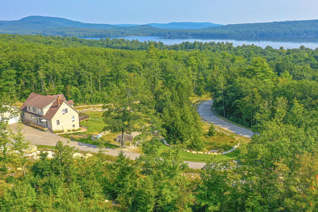 33 Daggett Drive Raymond ME 04071