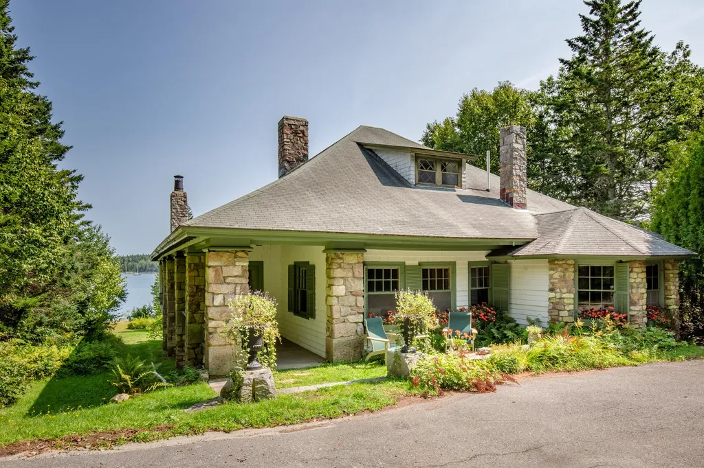 15 Winding Lane Southwest Harbor ME 04679