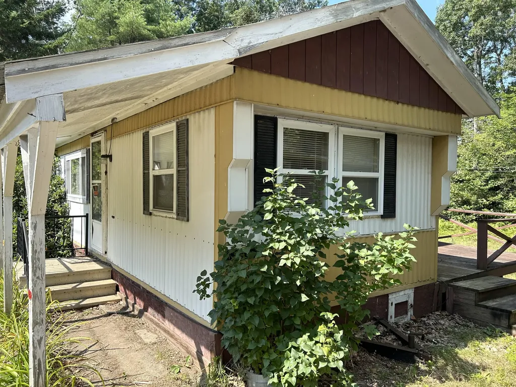 1240 Auburn Road Peru ME 04290