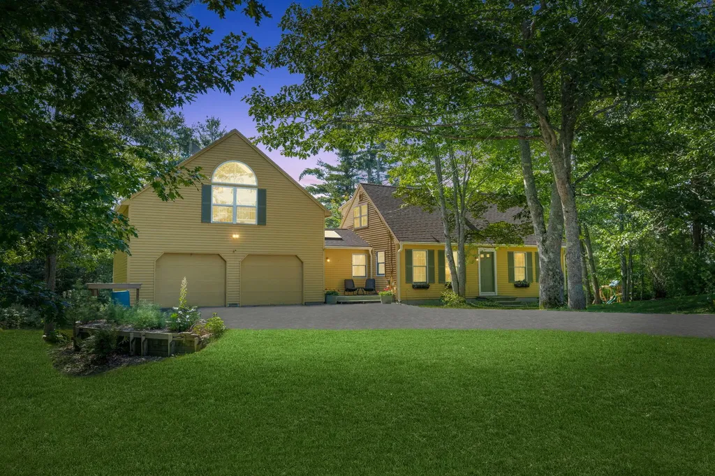 10 Collins Circle Topsham ME 04086