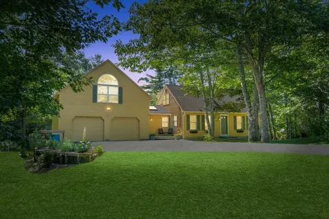 10 Collins Circle Topsham ME 04086