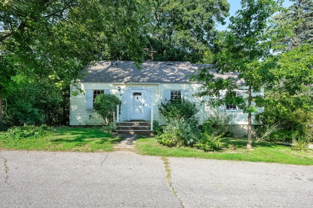 25 Macdougal Street Kittery ME 03904