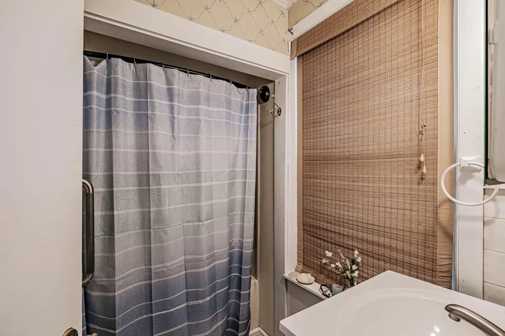 68 Lake Street Auburn ME 04210