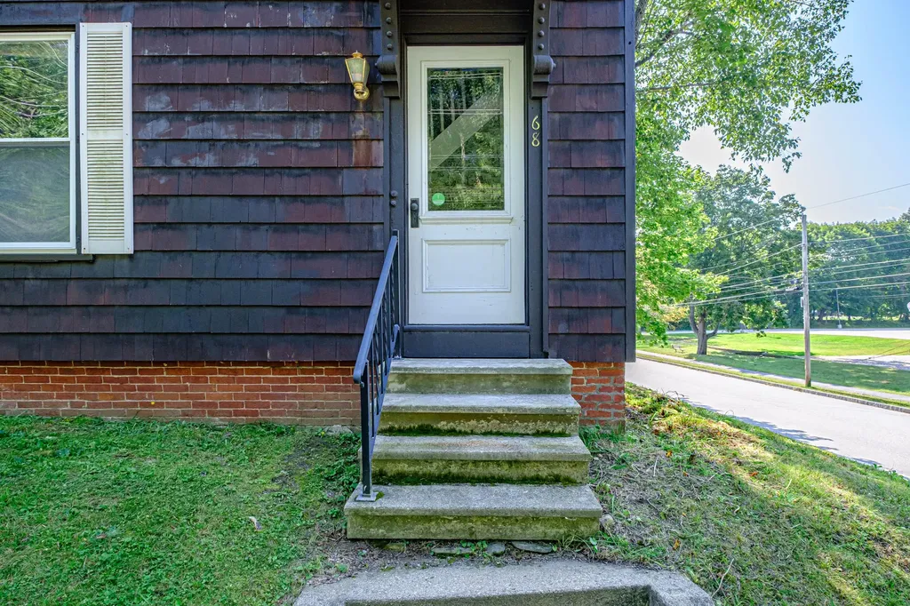 68 Lake Street Auburn ME 04210