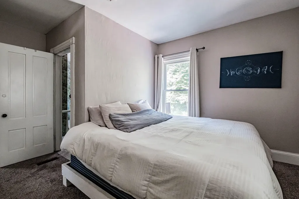 68 Lake Street Auburn ME 04210