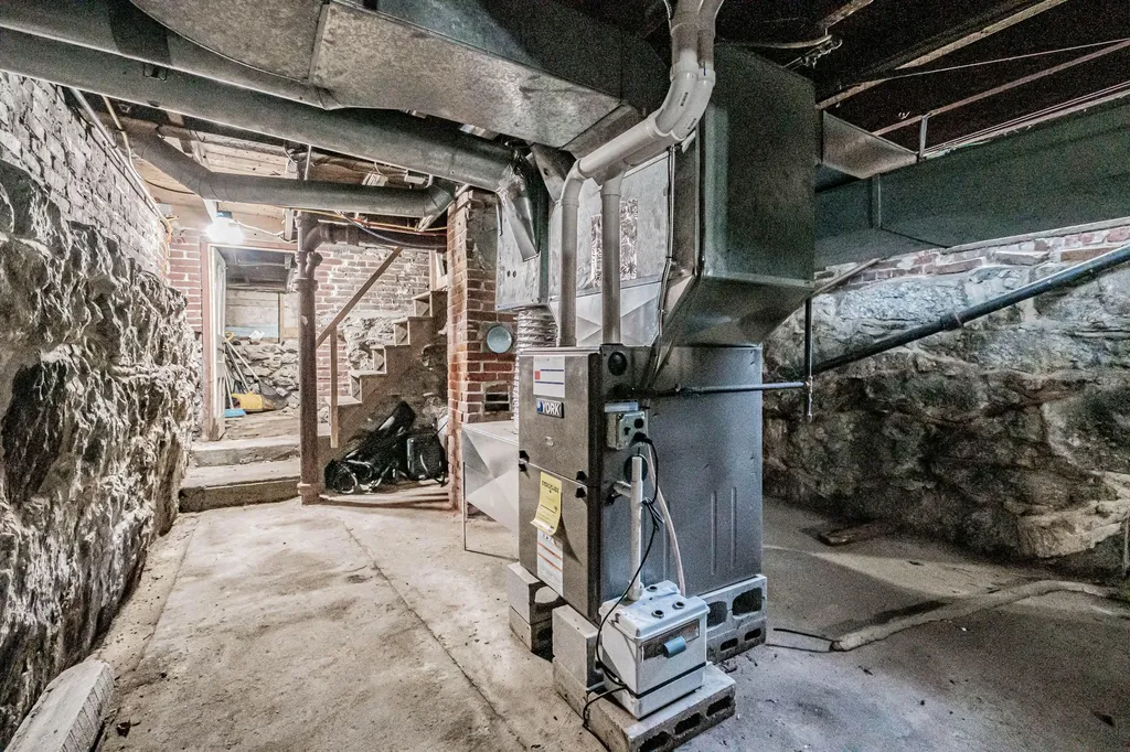 68 Lake Street Auburn ME 04210