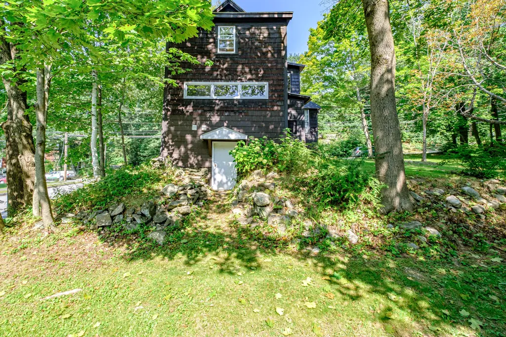 68 Lake Street Auburn ME 04210
