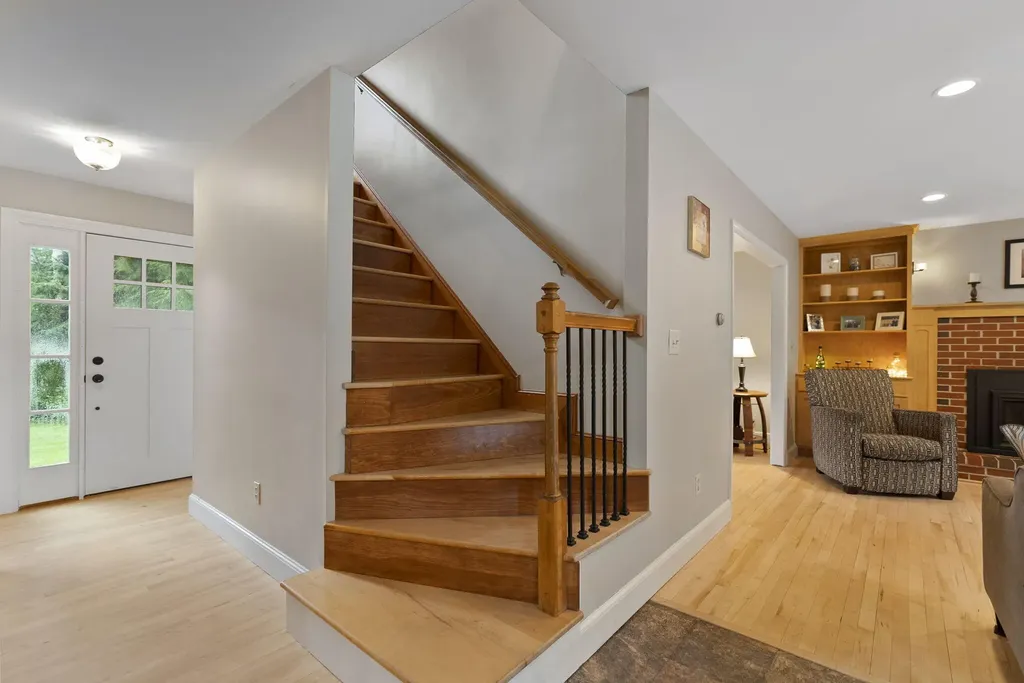 34 Longmeadow Road Scarborough ME 04074