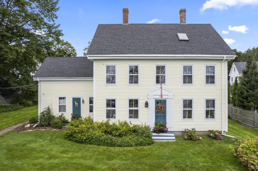 18 Federal Street Wiscasset ME 04578