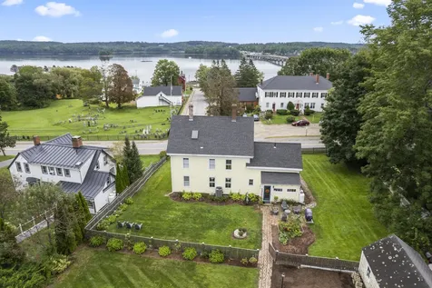 18 Federal Street Wiscasset ME 04578