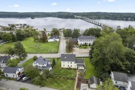 18 Federal Street Wiscasset ME 04578