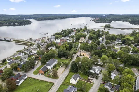 18 Federal Street Wiscasset ME 04578