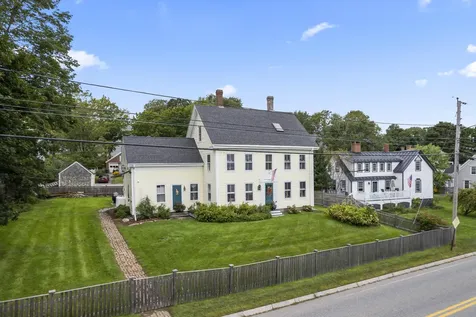 18 Federal Street Wiscasset ME 04578