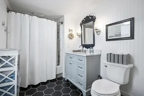 18 Federal Street Wiscasset ME 04578