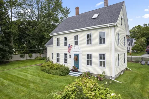 18 Federal Street Wiscasset ME 04578