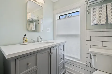 18 Federal Street Wiscasset ME 04578