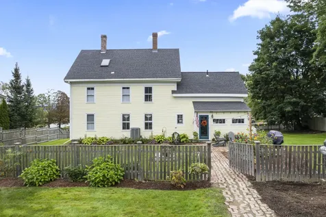 18 Federal Street Wiscasset ME 04578