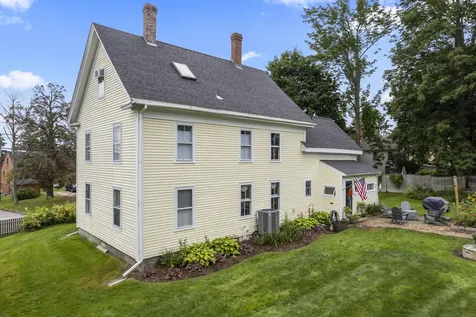18 Federal Street Wiscasset ME 04578