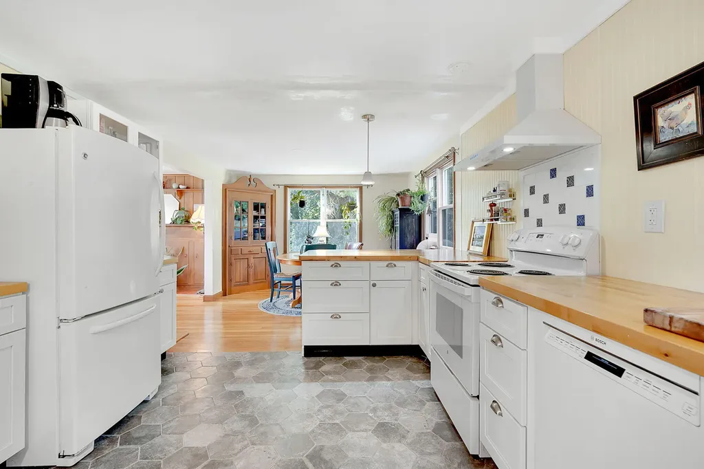 470 Mere Point Road Brunswick ME 04011