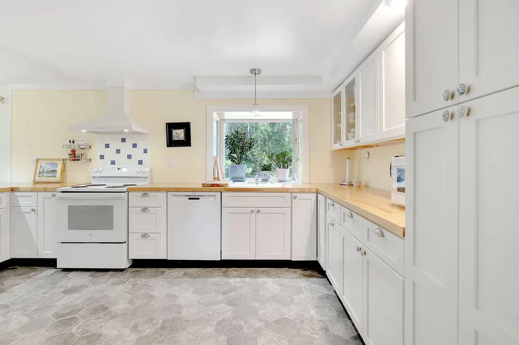 470 Mere Point Road Brunswick ME 04011